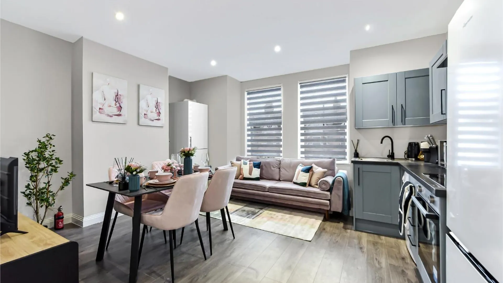 City Getaway- Newly Renovated Flat For Groups Greenford  0*, Greenford (Greater London) United Kingdom