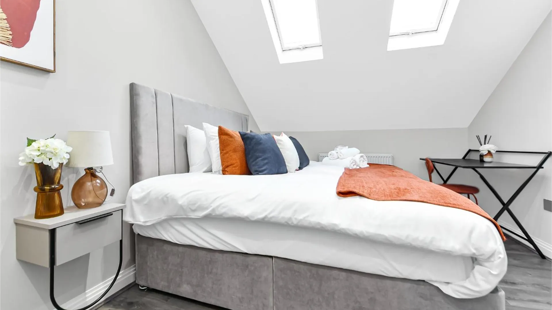 City Getaway- Newly Renovated Flat For Groups Greenford  Apartment Greenford (Greater London)