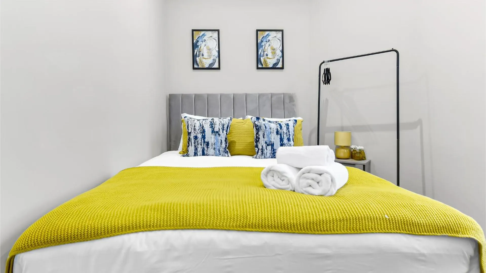 City Getaway- Newly Renovated Flat For Groups Greenford