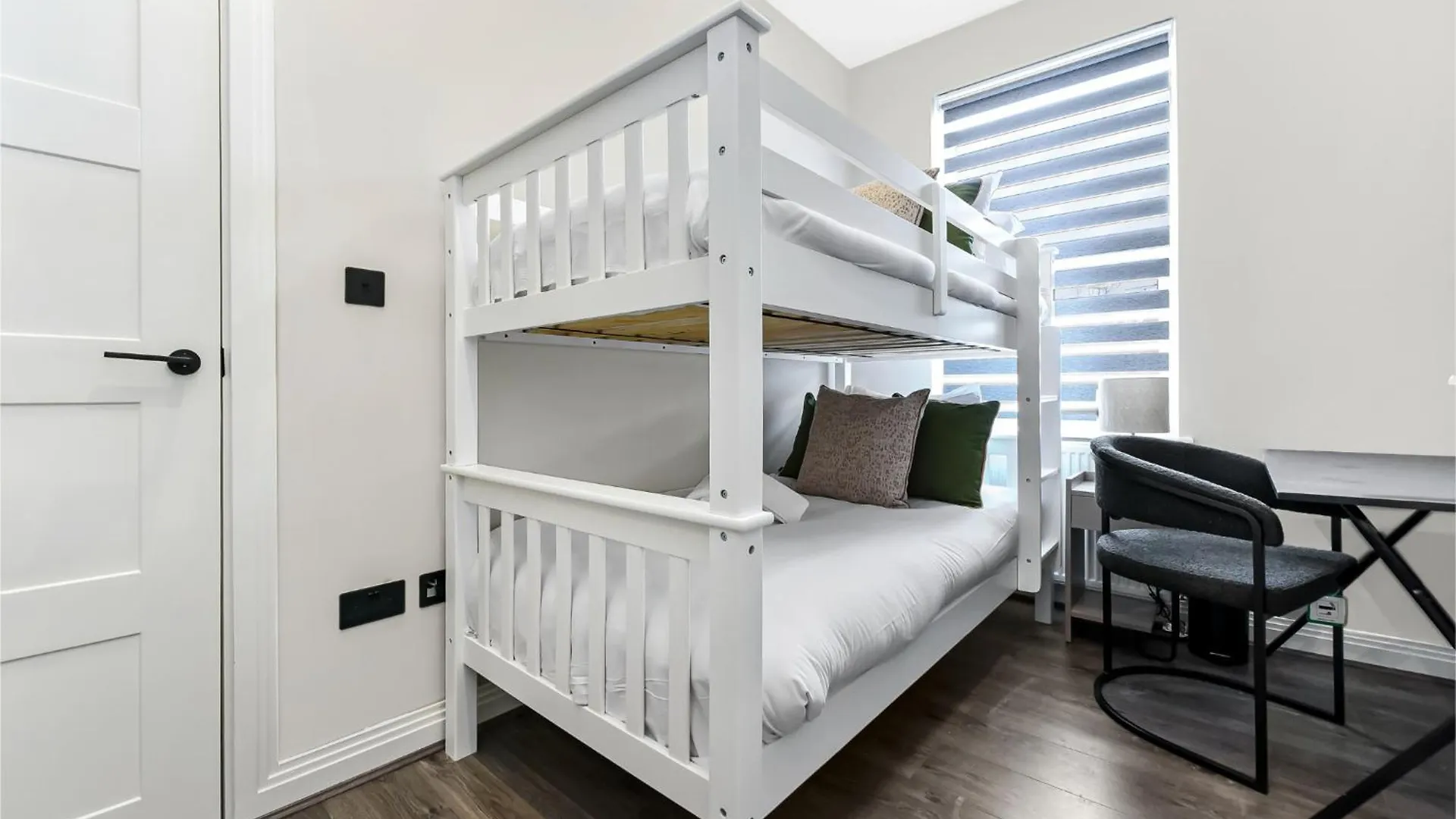 Apartment City Getaway- Newly Renovated Flat For Groups Greenford