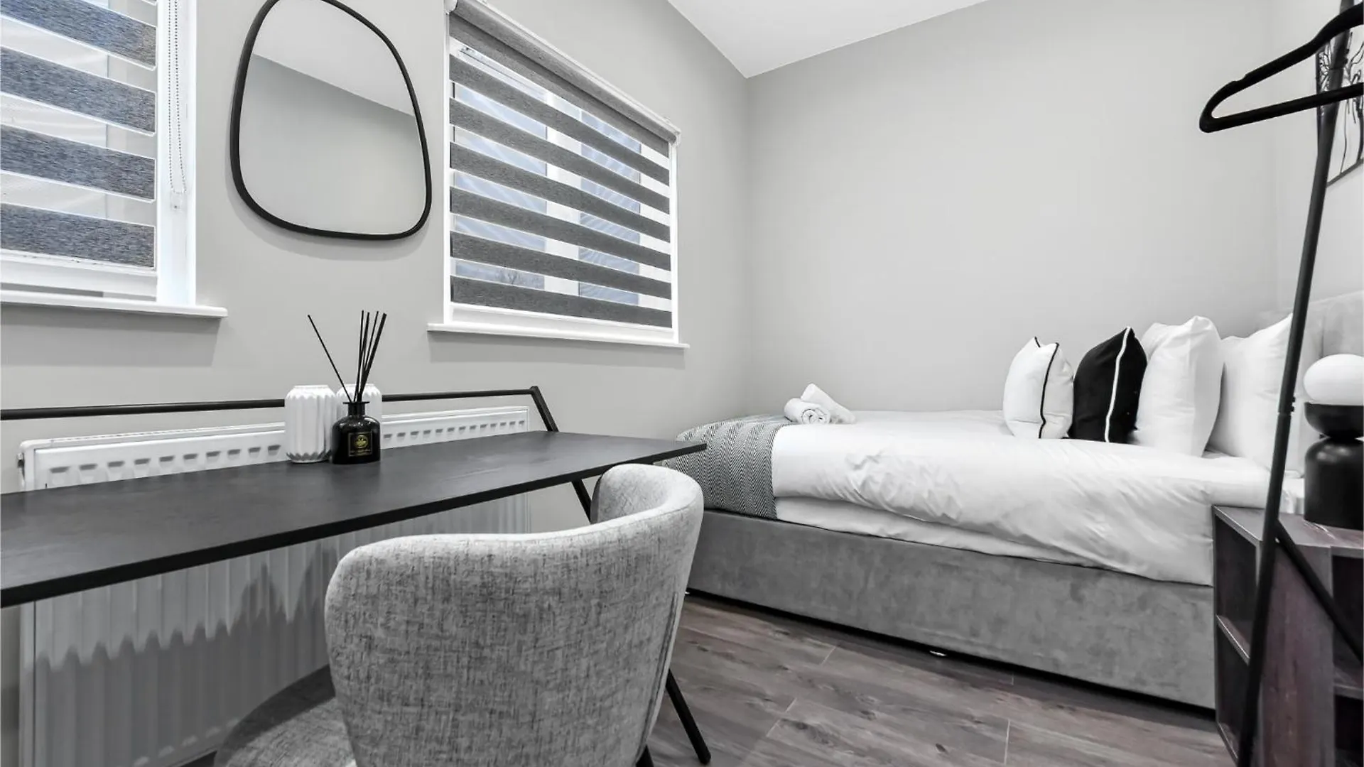 City Getaway- Newly Renovated Flat For Groups Greenford  0*, Greenford (Greater London)