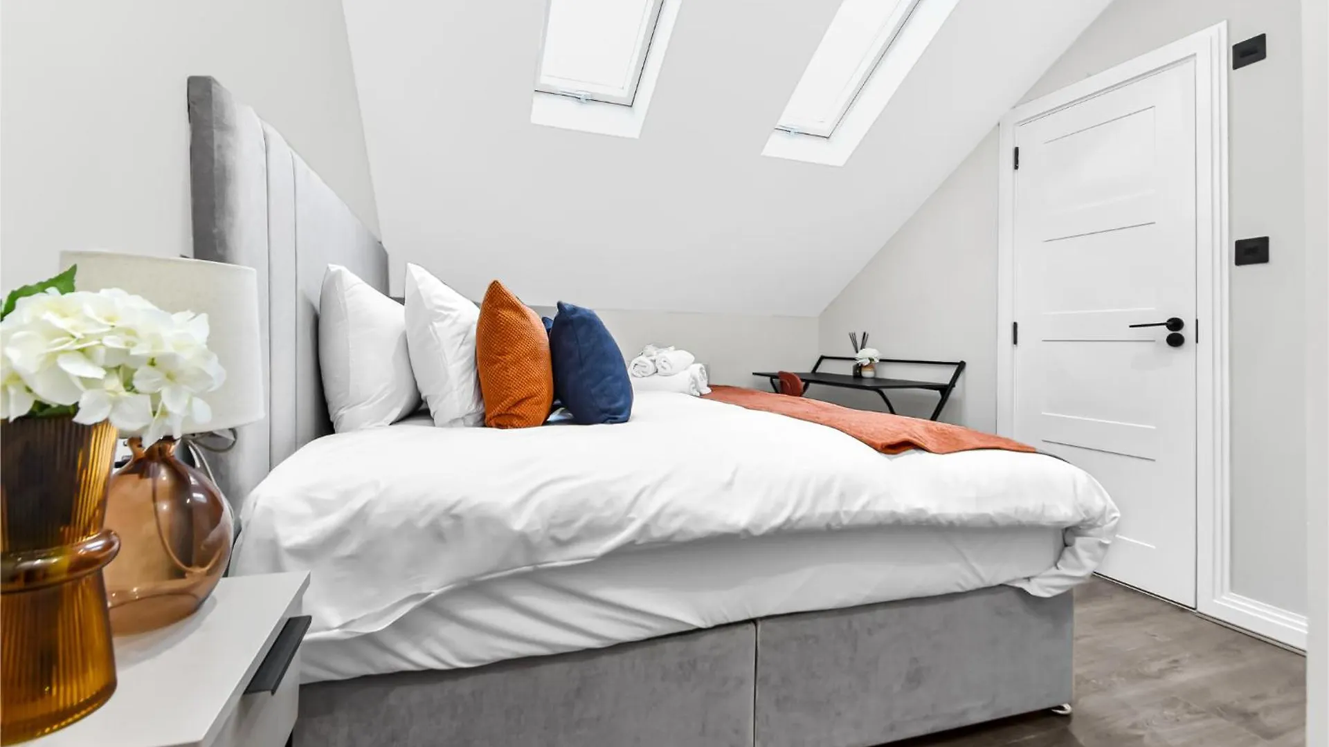 City Getaway- Newly Renovated Flat For Groups Greenford  Greenford (Greater London)